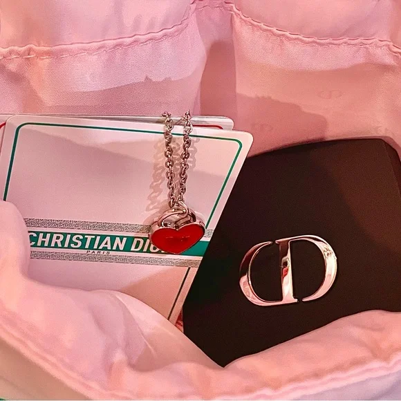 ❤️‍🔥 6 PIECE SET: Dior❤️pendant + Dior Cosmetic Bag + Dior Mirror + 3 Dior Cards - Picture 11 of 12